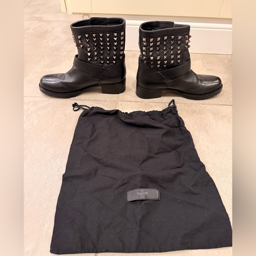 Valentino Garavani Black Combat Boots with Silver Studs (box is missing) - Picture 3 of 12